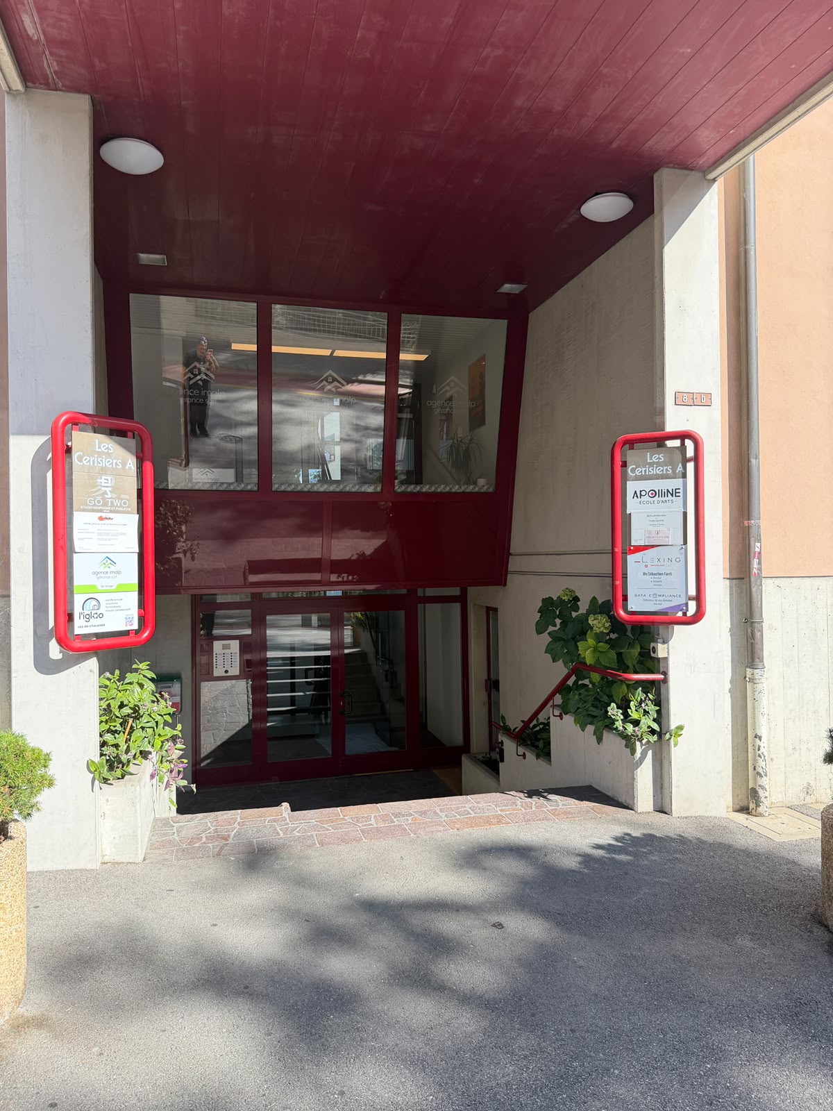 Entrée extérieure Rue de Pré-Fleuri 8b